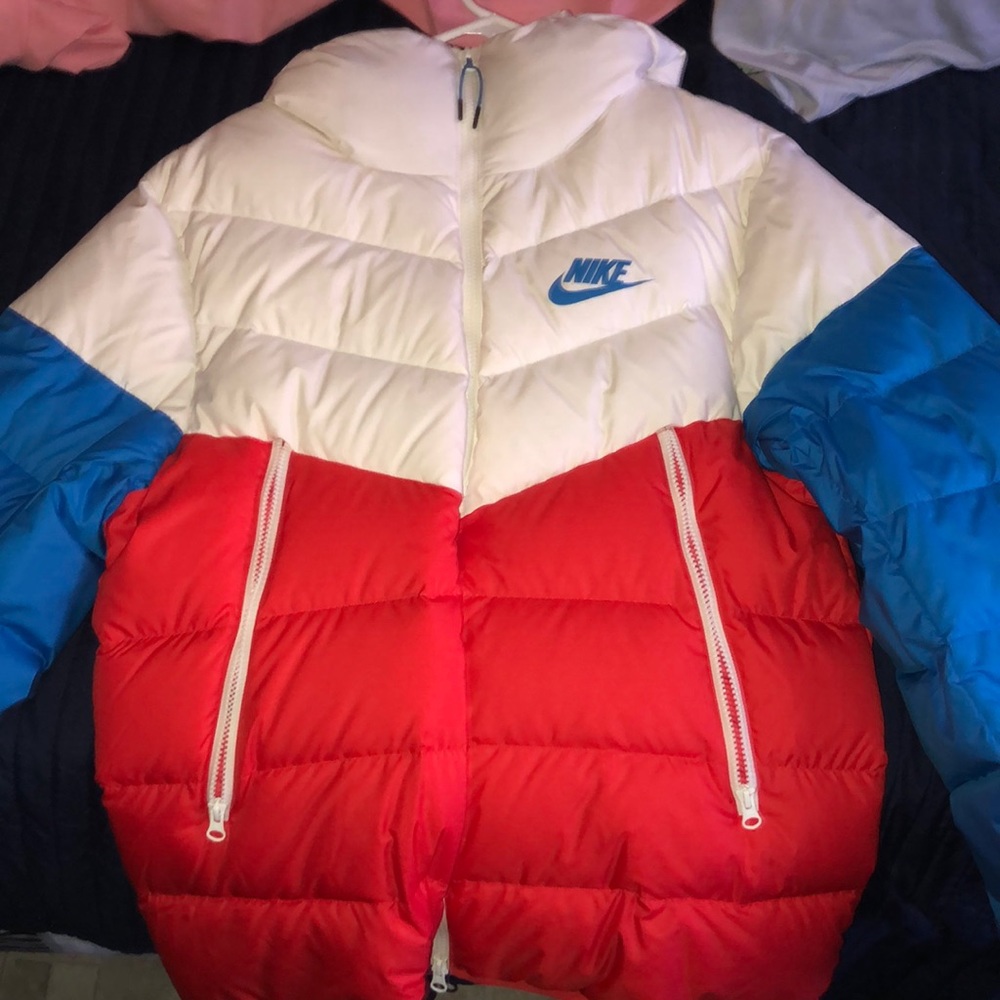 Nike wind runner puffer coat